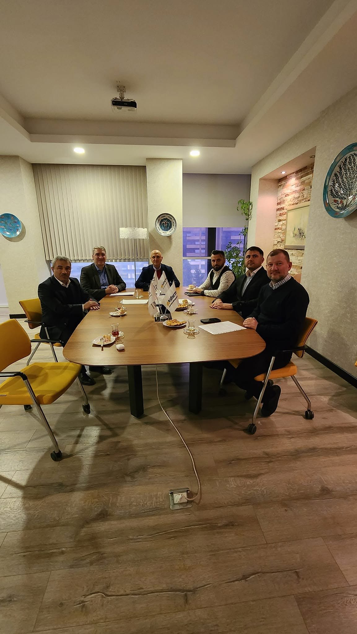 Əczaçılar Klubu İB-nin idxalçı şirkətlərlə görüşləri